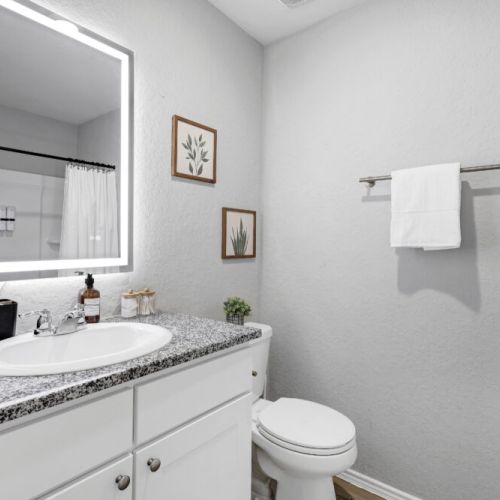 2nd full bathroom is fully stocked with all you need.