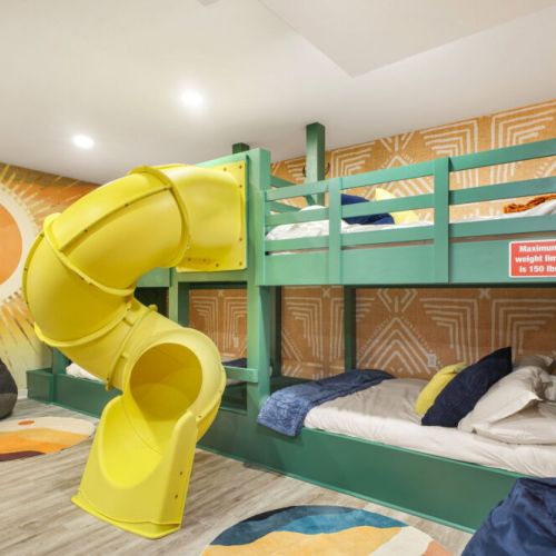 Unique 5th bedroom with 4 full size beds (2 bunk beds)