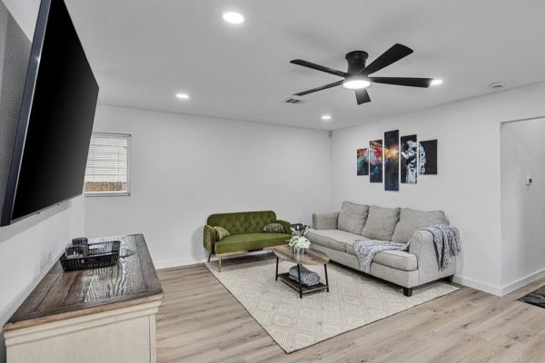 Nr DT + Heights | Games | WiFi | Pets | Deck Yard