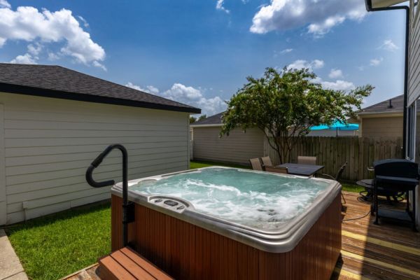 Htown Getaway Hot Tub Game Room Fire Pit Sleeps 16