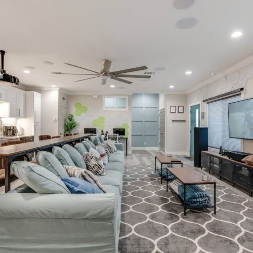 Luminous and spacious living room