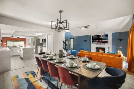 Enjoy the luminosity of the dining area 