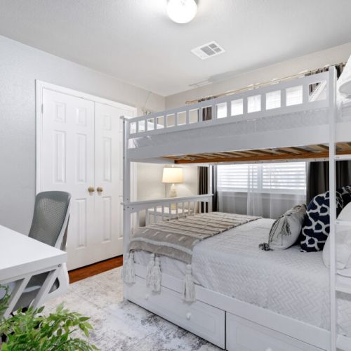 3rd bedroom with 2 full size beds (1 bunk bed).