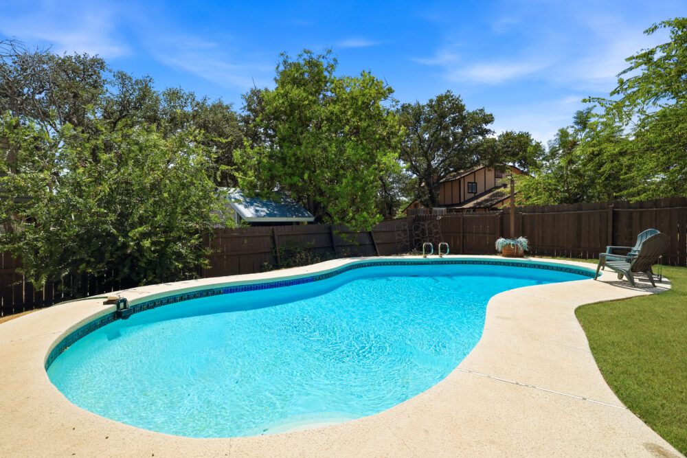 Let yourself enjoy our amazing private pool with your family and friends. 