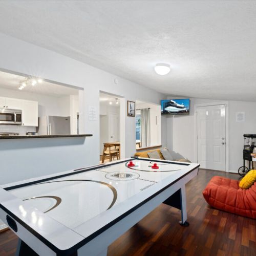 Welcome to our jolly home! Here you have our game room with air hockey & ping pong table.