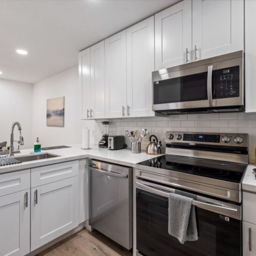 Fully equipped kitchen with high quality granite countertops.