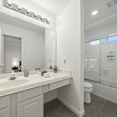 2nd full bathroom is fully stocked with all you need.