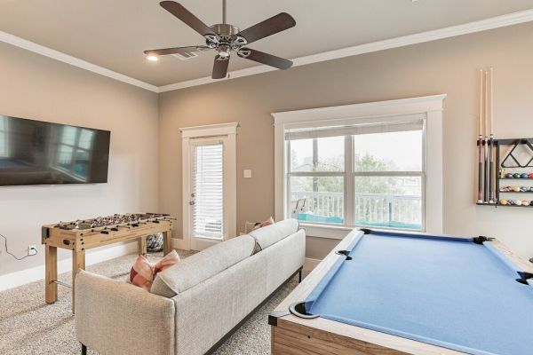 Heights Townhome Nr DT | Game Room WiFi BBQ Pet