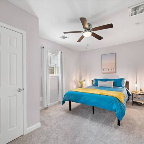 3rd bedroom with queen size bed.