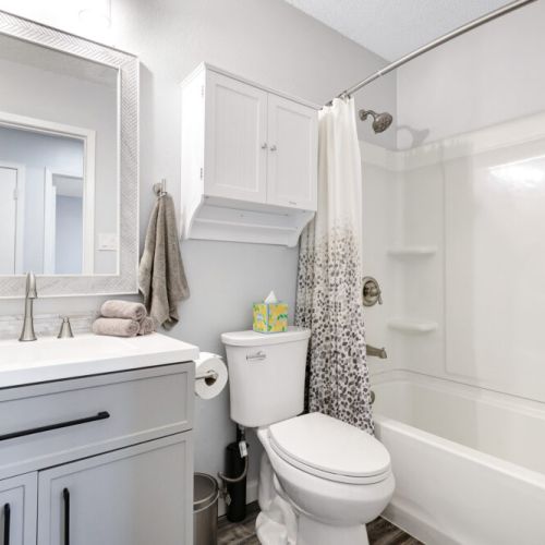 2nd full bathroom is fully stocked with all you need.