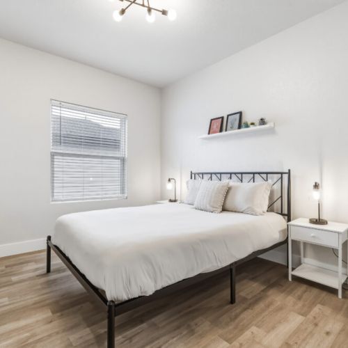 3rd bedroom with queen size bed.