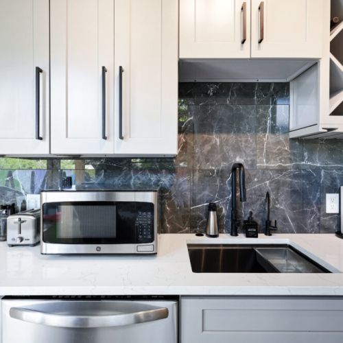 Fully-equipped kitchenette