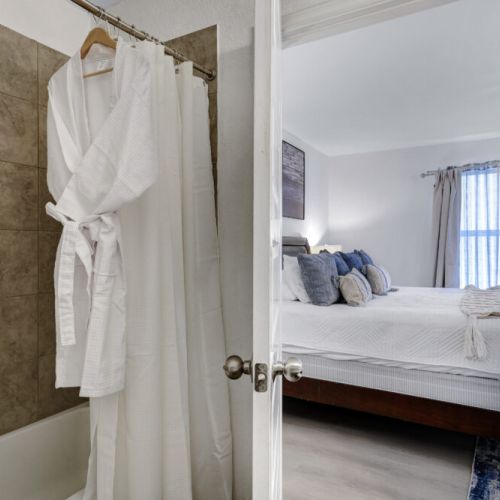 2nd full bathroom is fully stocked with all you need.