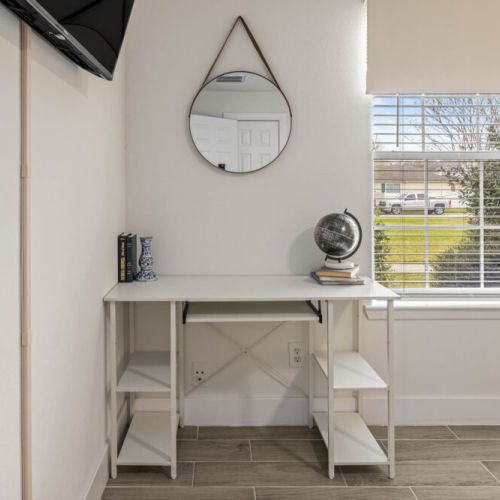 Do you need to finish some work? No problem, we got you covered! We have a workstation + work chair