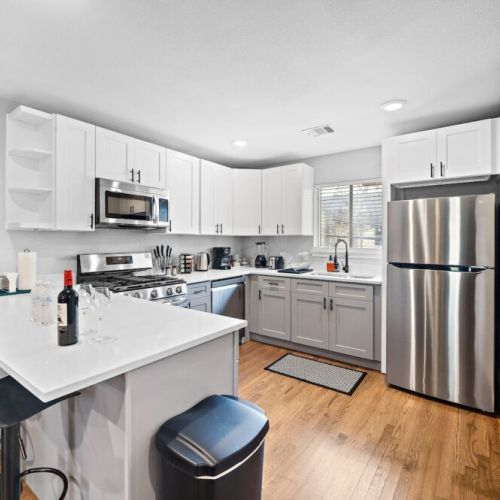 Fully equipped kitchen with high-quality granite countertops.
