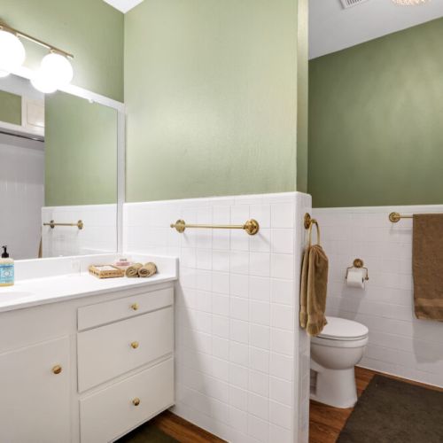 3rd full bathroom is fully stocked with all you need.