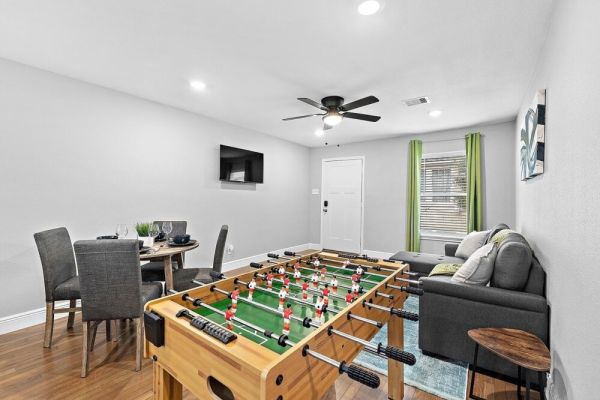 Comfy Apt Nr Med Center, Zoo | Games BBQ Fire Pit