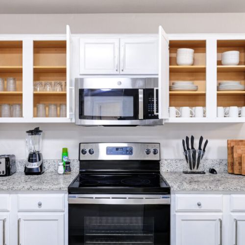 Stainless steel appliances. Kitchen is fully equipped so that you can feel like home for long stays.