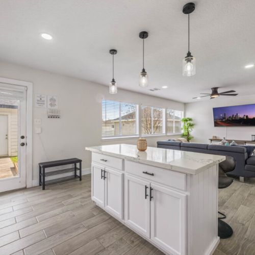 Open concept kitchen so the chef of the group won't feel alone.