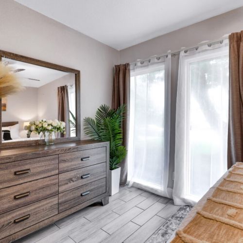 Ample space to fit all your travel essentials. Plus, plenty of natural light.
