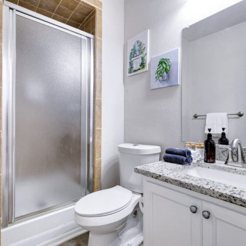 2nd full bathroom is fully stocked with all you need.