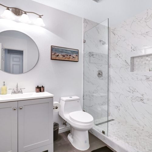 2nd full bathroom is fully stocked with all you need.
