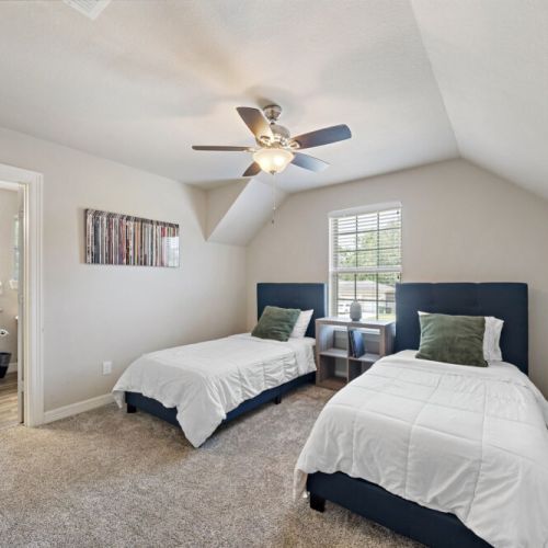 4th bedroom with two twin size beds.