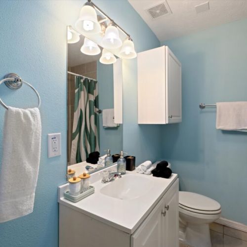 2nd full bathroom is fully stocked with all you need.