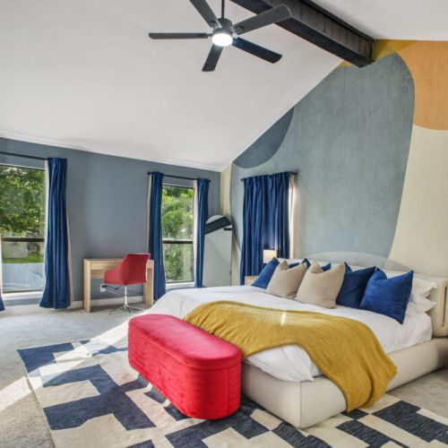 Stylish primary bedroom with a king size bed. Plus, we included a dedicated workspace in case you need to finish some work.