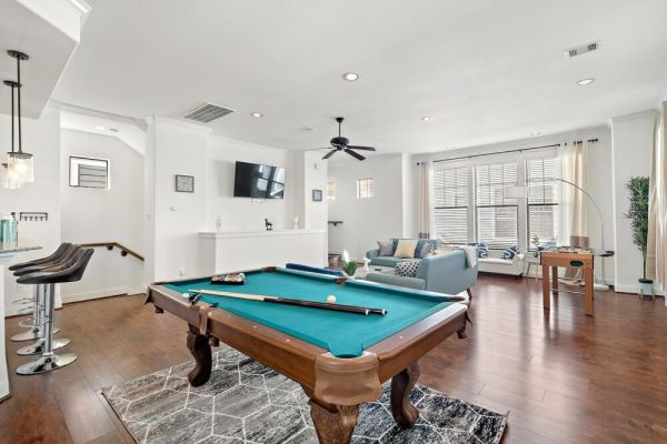 MedCenter Palace • Game Room • Backyard w/Grill • Outdoor Games • Netflix • Wine • Med Center