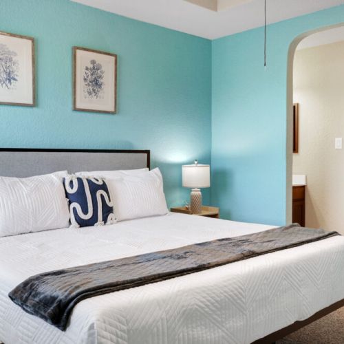 3rd bedroom with king size bed!