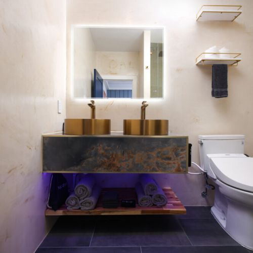 3rd full bathroom is fully stocked with all you need.