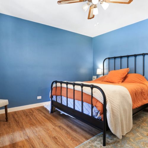 3rd bedroom with queen size bed.