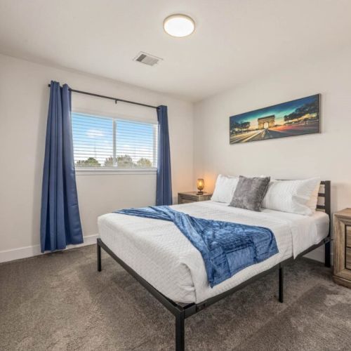 3rd bedroom with queen size bed.