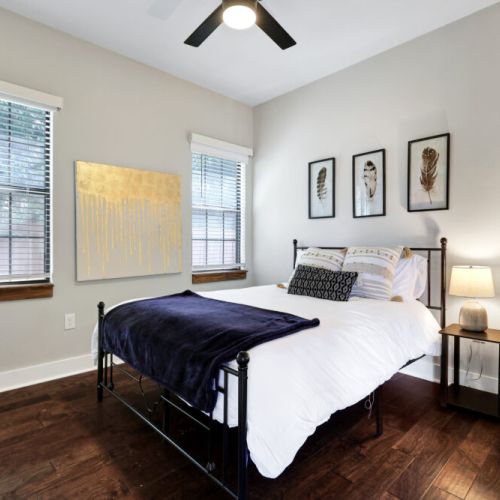 2nd bedroom with queen size bed.
