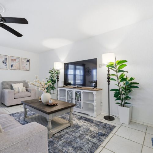 Perfectly designed to accommodate all your family and friends comfortably. Ideal for sharing among large groups.