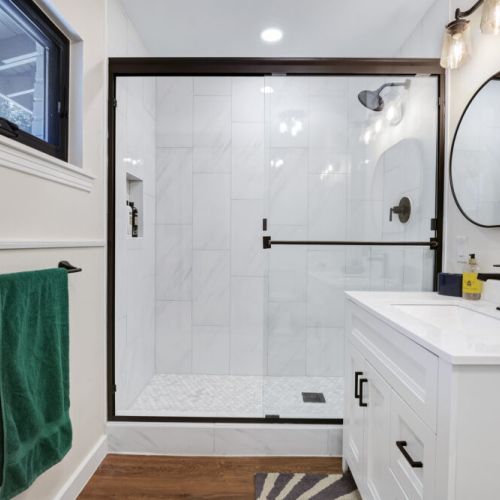 2nd full bathroom is fully stocked with all you need.