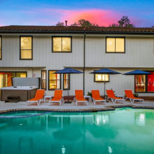 Soak up the sun by the pool, relax under the umbrellas, or gather with friends outdoors.