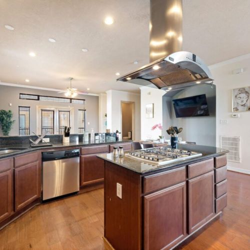 Fully equipped kitchen with high quality granite countertops.