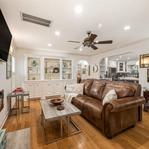 Perfectly designed to accommodate all your family and friends comfortably.