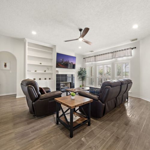 Luminous living with a direct view of the pool.