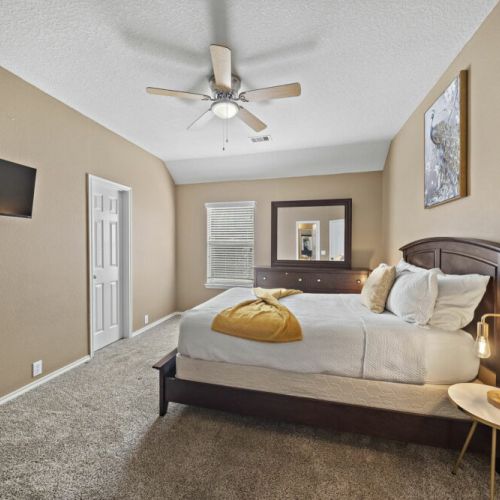 6th bedroom with queen size bed