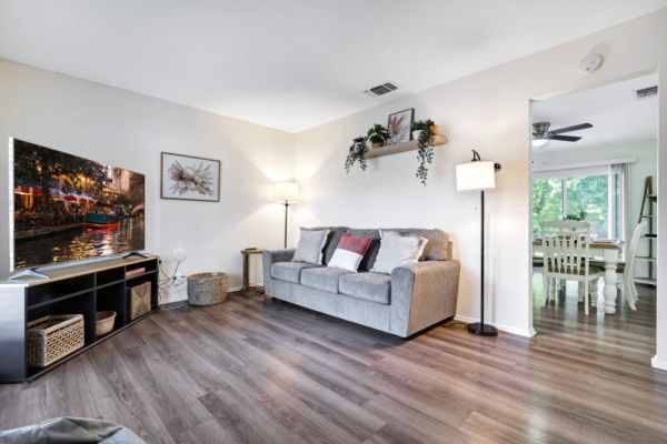 Home Nr River Walk DT + Airport | BBQ Games Pets