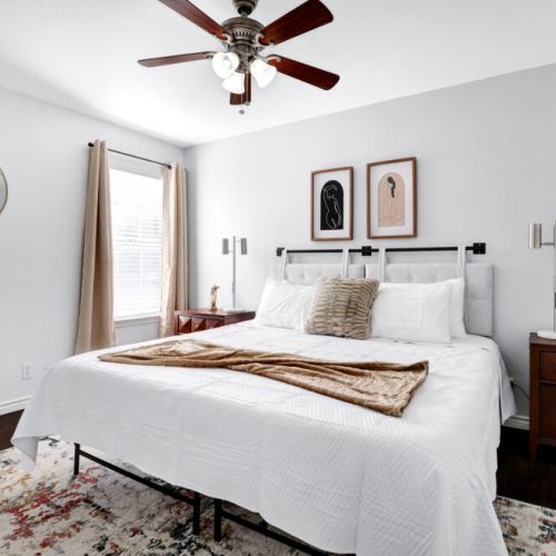 2nd bedroom with king size bed.