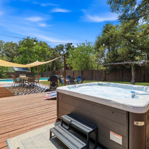 This luxurious hot tub is just one reservation away!