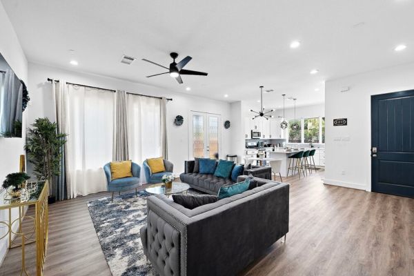 Cozy Home Nr Med Center, DT, Midtown | WiFi | BBQ