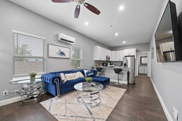 Modern Htown Flat Near Downtown + Midtown | WiFi