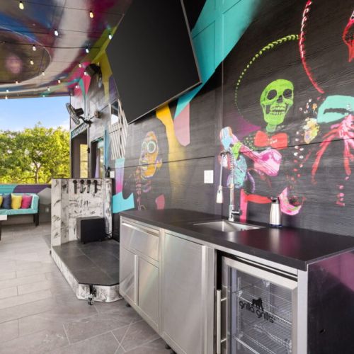 Outdoor bar so you won't have to keep going downstairs for drinks