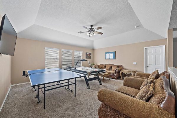 Katy Getaway | Game Room | BBQ | Yard | Sleeps 16