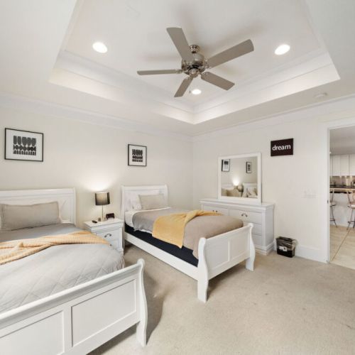 3rd bedroom with 2 twin size beds.
